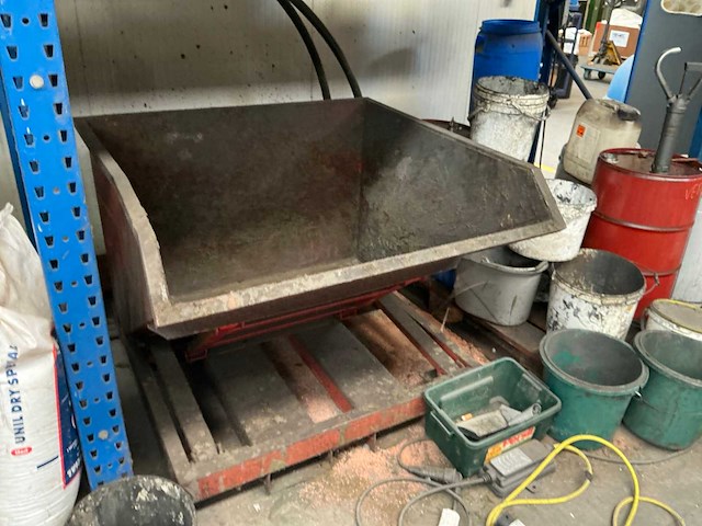 Plaatstalen kiepcontainer - afbeelding 1 van  3