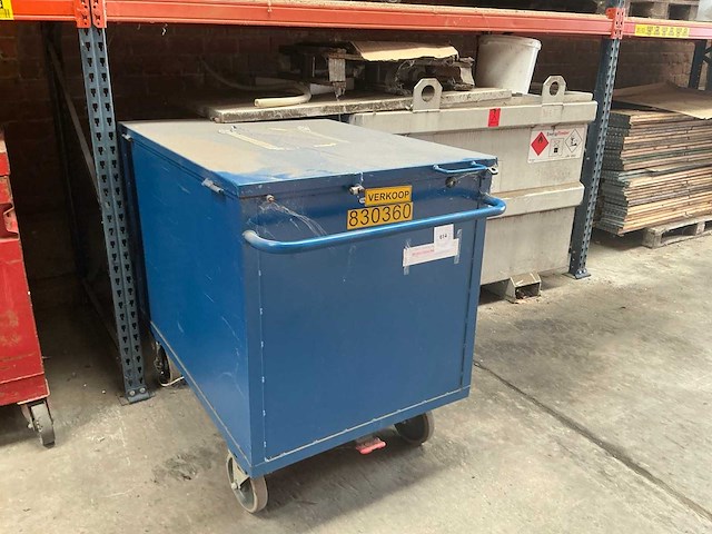 Plaatstalen mobiele materiaalkoffer - afbeelding 3 van  3