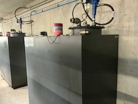Plaatstalen opslagtank met pomp