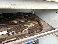 Plaatstalen werkplaatskast met draaigereedschappen - afbeelding 3 van  7