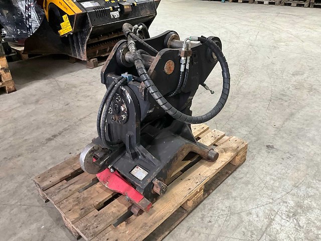 Pladdet pt9 - graafbak - 2022 - afbeelding 1 van  17