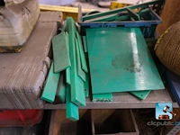 Plank met inhoud - afbeelding 2 van  11