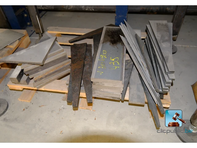 Plank met inhoud - afbeelding 10 van  22