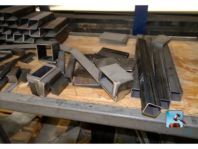 Plank met inhoud - afbeelding 11 van  22