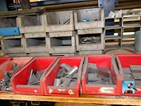Plank met inhoud - afbeelding 13 van  22