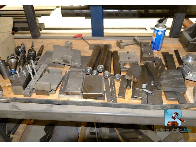 Plank met inhoud - afbeelding 21 van  22