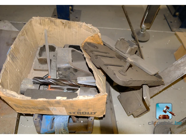 Plank met inhoud - afbeelding 22 van  22
