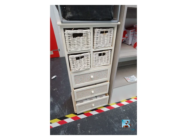 Plank met inhoud - afbeelding 2 van  6