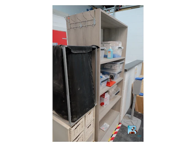 Plank met inhoud - afbeelding 4 van  6