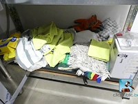 Plank met inhoud - afbeelding 6 van  6