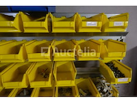 Plank met tuitbakken en inhoud - afbeelding 2 van  16