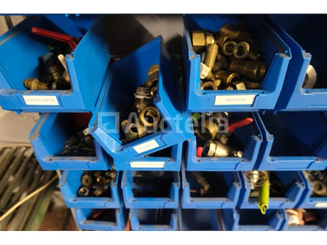 Plank met tuitbakken en inhoud - afbeelding 3 van  16