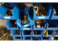 Plank met tuitbakken en inhoud - afbeelding 3 van  16