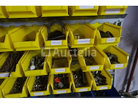 Plank met tuitbakken en inhoud - afbeelding 7 van  16