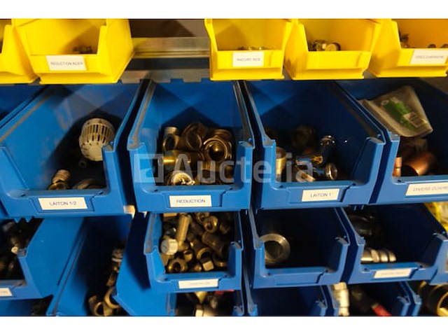 Plank met tuitbakken en inhoud - afbeelding 9 van  16