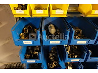 Plank met tuitbakken en inhoud - afbeelding 10 van  16