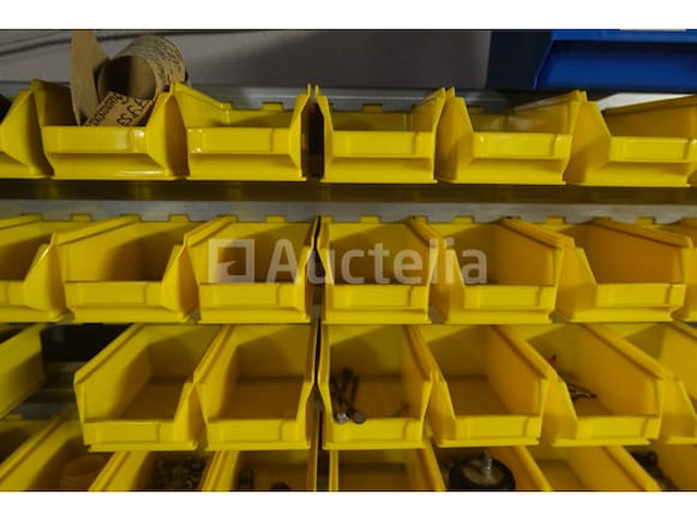 Plank met tuitbakken en inhoud - afbeelding 11 van  16