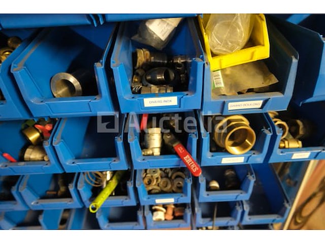 Plank met tuitbakken en inhoud - afbeelding 12 van  16