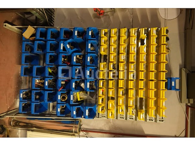 Plank met tuitbakken en inhoud - afbeelding 13 van  16