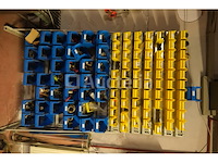 Plank met tuitbakken en inhoud - afbeelding 13 van  16