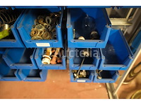 Plank met tuitbakken en inhoud - afbeelding 14 van  16