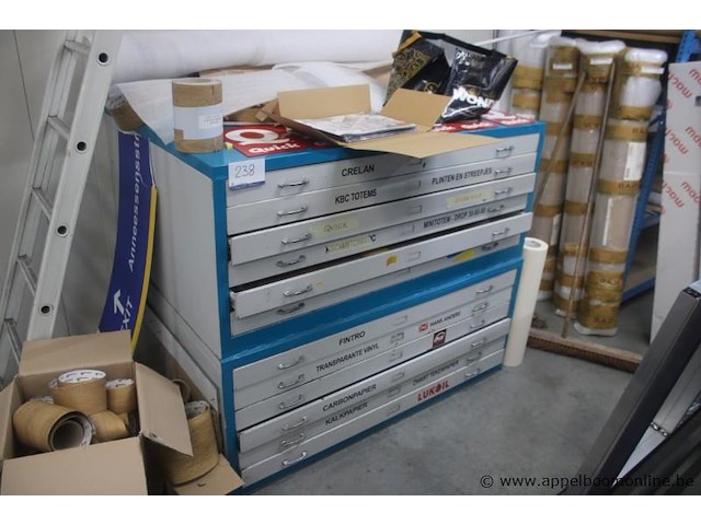 Plankast, metaal - afbeelding 1 van  1