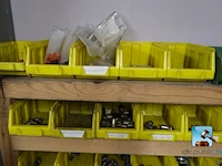 Planken met inhoud - afbeelding 2 van  25