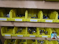 Planken met inhoud - afbeelding 3 van  25