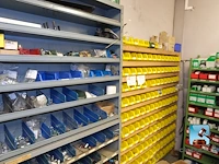 Planken met inhoud - afbeelding 1 van  25