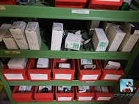 Planken met inhoud - afbeelding 17 van  25
