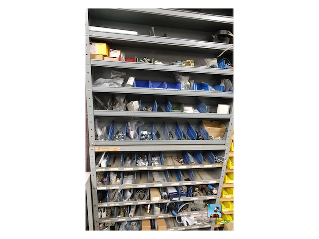 Planken met inhoud - afbeelding 12 van  25