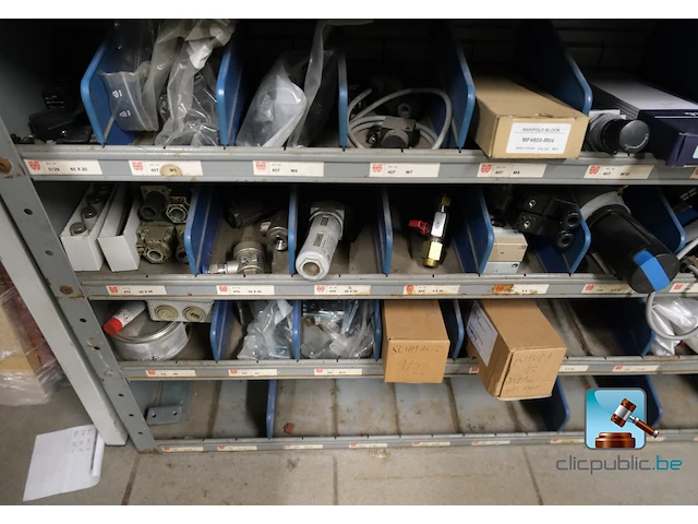 Planken met inhoud - afbeelding 23 van  25