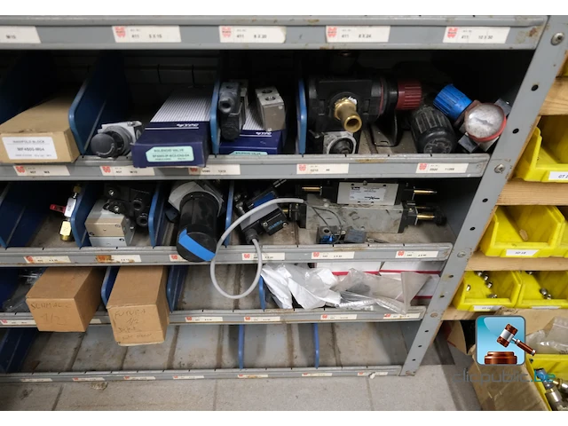 Planken met inhoud - afbeelding 24 van  25