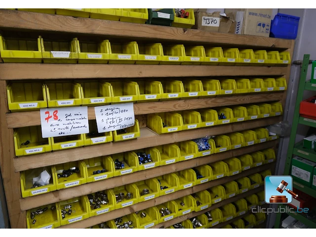 Planken met inhoud - afbeelding 25 van  25