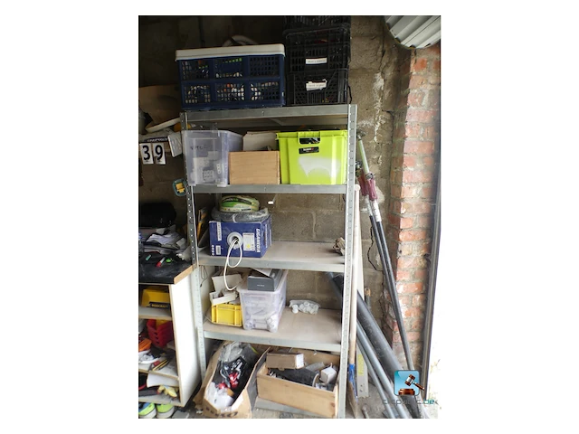 Planken met inhoud - afbeelding 1 van  11