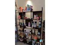 Planken met inhoud - afbeelding 1 van  23