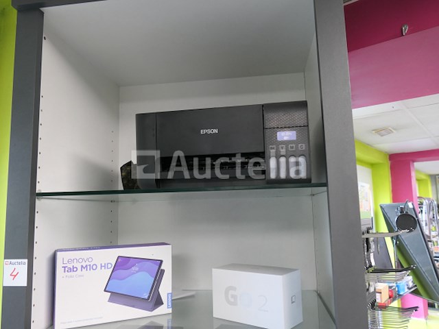 Plankmeubilair en de inhoud van computerapparatuur - afbeelding 2 van  4