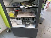 Plankmeubilair en de inhoud van computerapparatuur - afbeelding 3 van  4