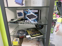 Plankmeubilair en de inhoud van computerapparatuur - afbeelding 4 van  4