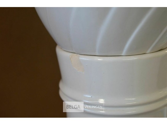 Plant en bloempot op zuil[ licht beschadigd] - afbeelding 4 van  4