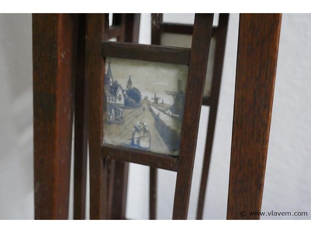 Plantenstaander in hout met tegels - afbeelding 3 van  3