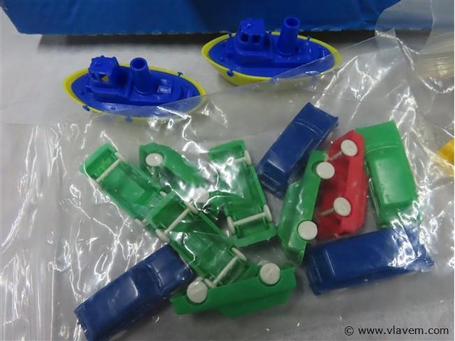 Plastic auto/boot/vliegtuigen - afbeelding 2 van  5