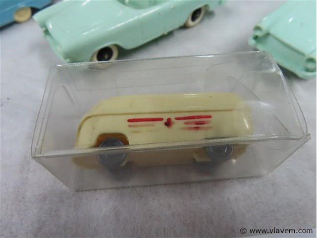 Plastic auto's - afbeelding 3 van  5