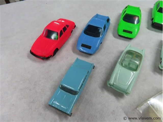 Plastic auto's - afbeelding 4 van  5