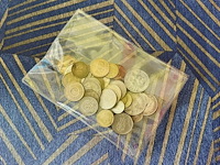 Plastic enveloppe met diverse munten - afbeelding 1 van  5