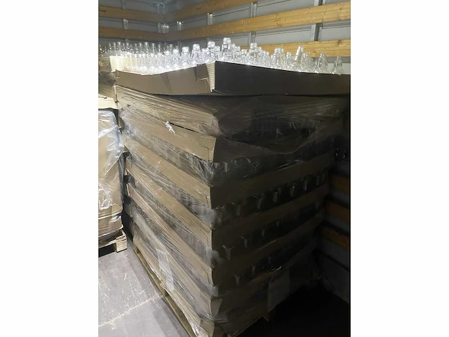 Plastic flessen (34000x) - afbeelding 5 van  5