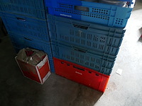 Plastieken bakken met blauwe platte borden - afbeelding 2 van  6