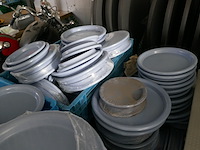 Plastieken bakken met blauwe platte borden - afbeelding 4 van  6