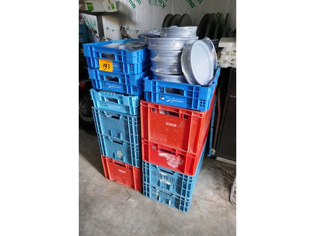 Plastieken bakken met blauwe platte borden - afbeelding 5 van  6