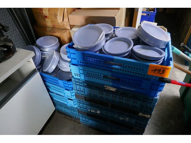 Plastieken bakken met blauwe platte borden - afbeelding 6 van  6